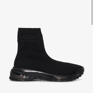 Givenchy
Black GIV 1 Sneakers